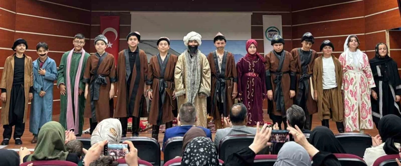 Bayburt’ta öğrenciler Dede Korkut’un hikayelerini canlandırmaya devam ediyor
