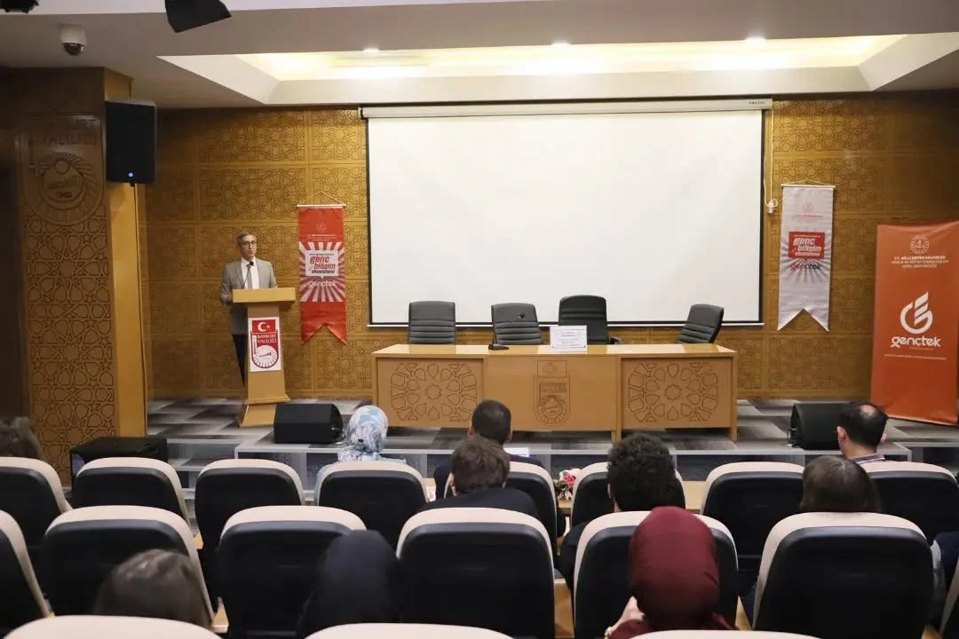 Bayburt&rsquo;ta &ouml;ğrenciler rol temelli m&uuml;nazarada yeteneklerini sergiledi

