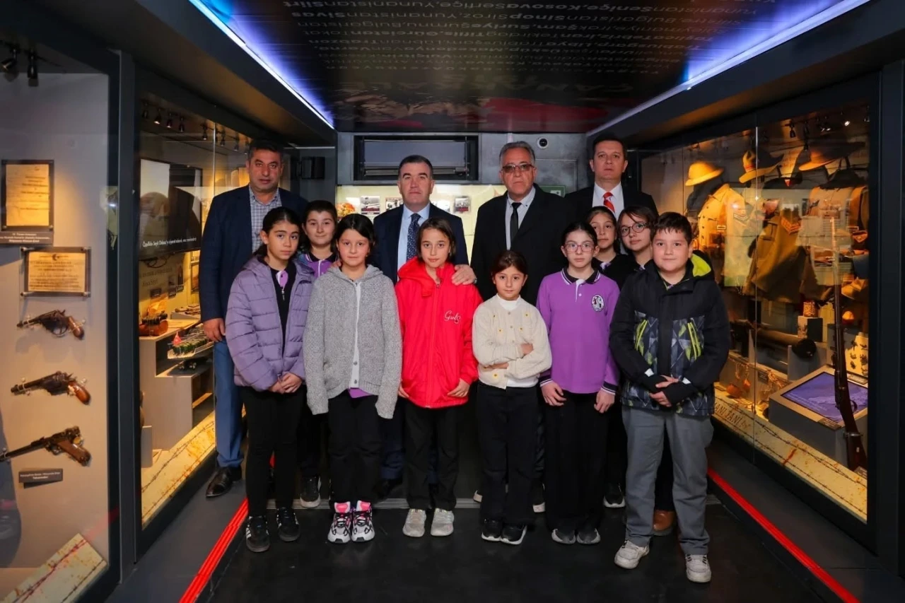 Bayburt’ta öğrencilere Çanakkale ruhu mobil müzeyle anlatıldı
