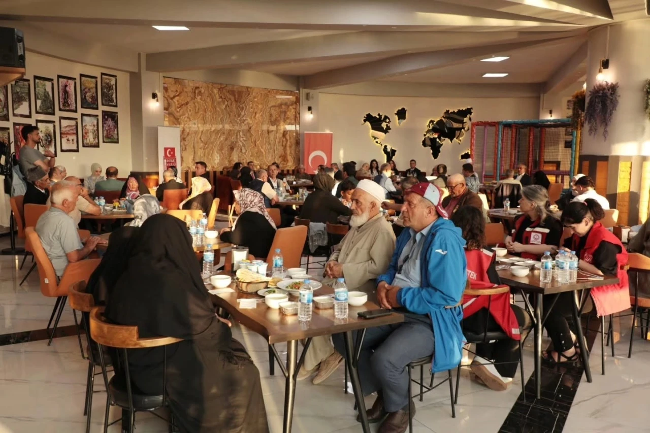 Bayburt&rsquo;ta şehit aileleri ve gaziler onuruna yemek programı d&uuml;zenlendi

