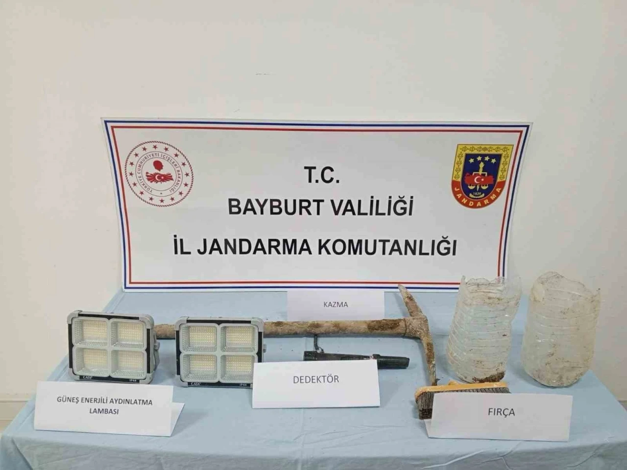 Bayburt&rsquo;ta sit alanında izinsiz kazı yapan 4 ş&uuml;pheli yakalandı
