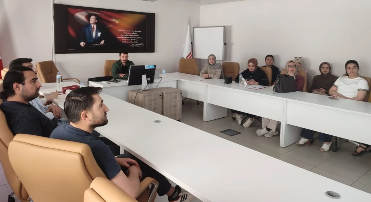Bayburt&rsquo;ta sosyal hizmet &ccedil;alışanlarına mahremiyet eğitimi verildi

