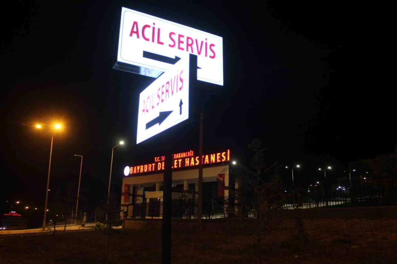 Bayburt’ta su kanalına düşen iki kardeşi vatandaşlar kurtardı
