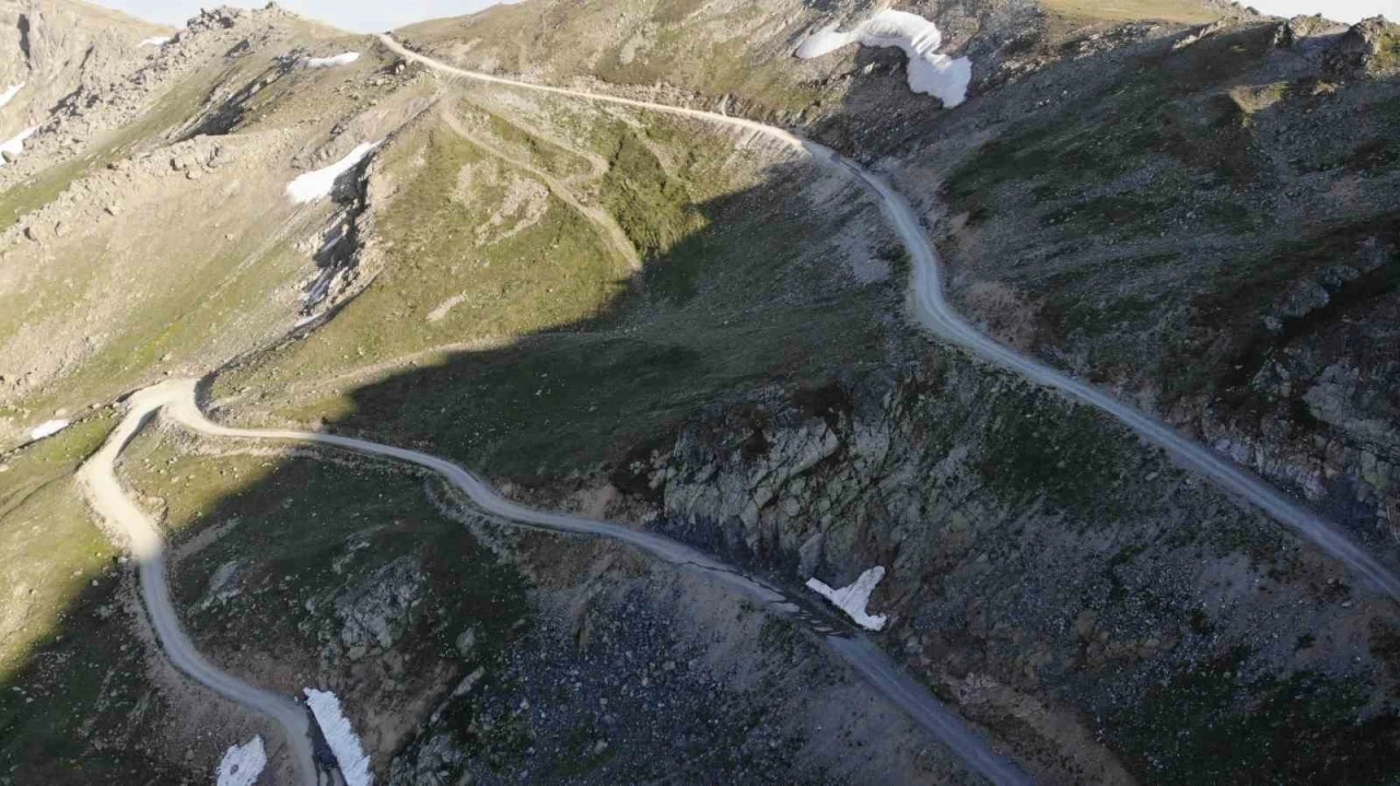 Bayburt’ta turizmin önü yolda tıkandı: &quot;Böbreğinde taş olan bu yolda düşürür&quot;
