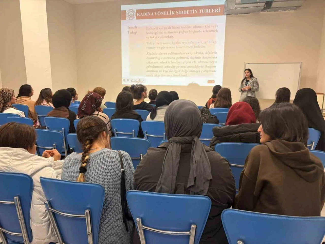 Bayburt’ta üniversite öğrencilerine kadına yönelik şiddetle mücadele semineri verildi
