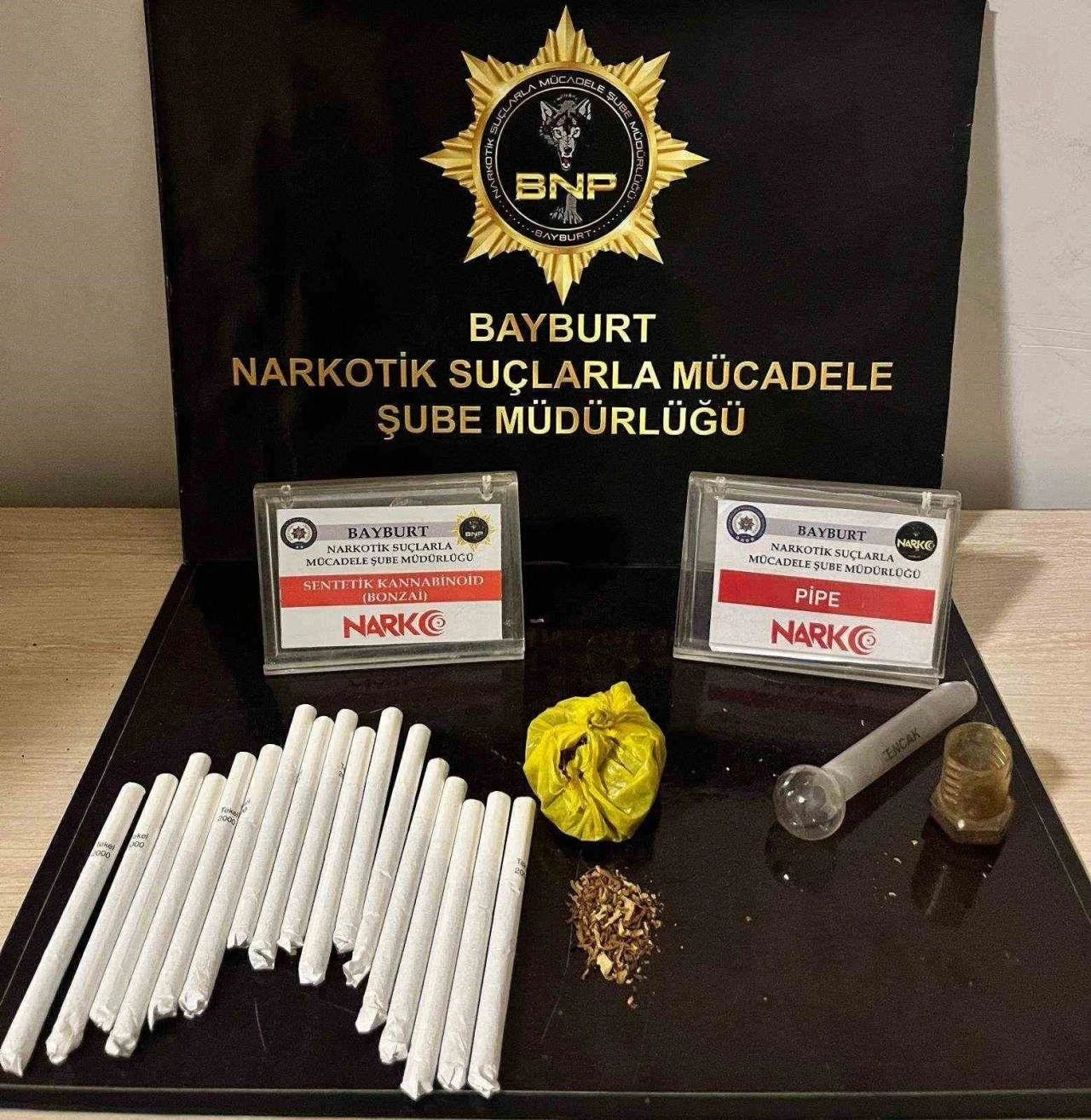 Bayburt&rsquo;ta yapılan uyuşturucu operasyonunda bonzai ve lyrica ele ge&ccedil;irildi
