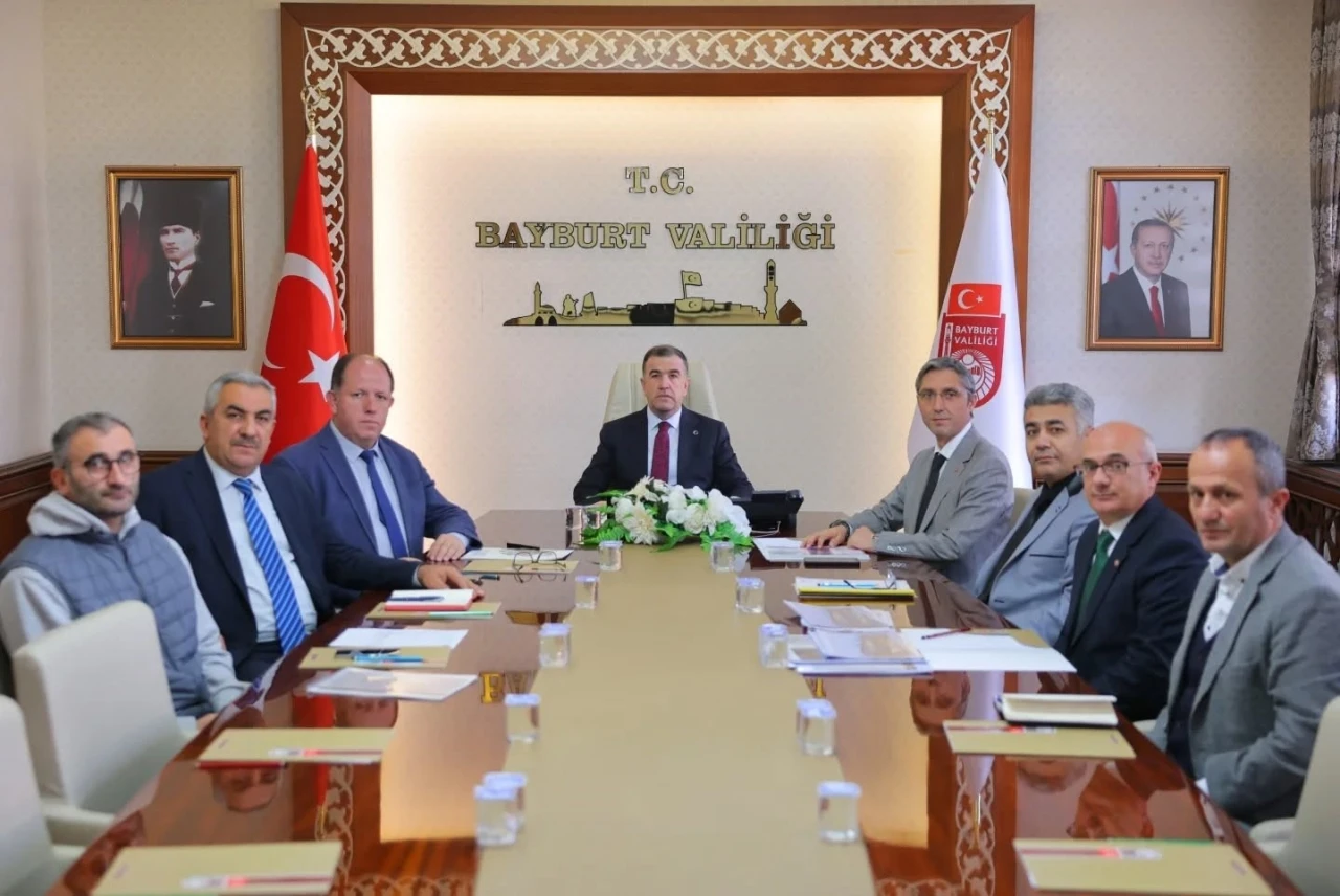 Bayburt’taki eğitim yatırımları toplantıda görüşüldü
