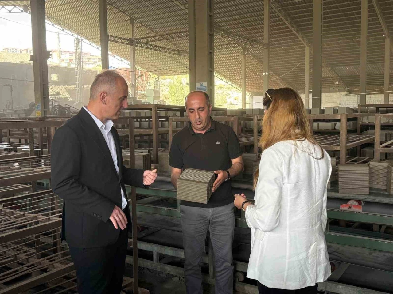 Bayburt&rsquo;taki tuğla fabrikasında &ccedil;evre denetimi yapıldı

