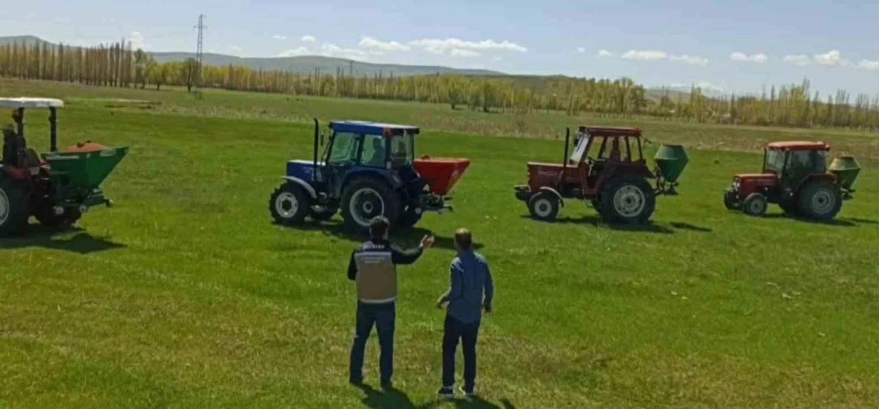 Bayburt’un meralarında gübreleme çalışması yapılıyor

