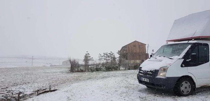 Bayburt’un yüksek kesimleri Mayıs ayında beyaza büründü
