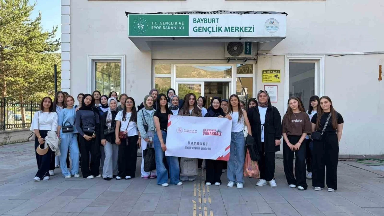 Bayburtlu gen&ccedil;ler tarihin izinde &Ccedil;anakkale&rsquo;ye uğurlandı
