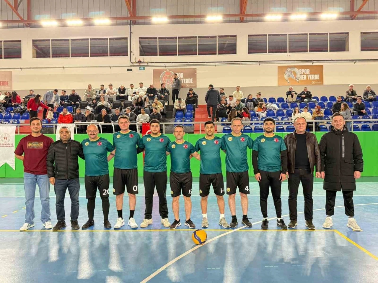 Bayındır&rsquo;da Kurumlar Arası Voleybol Şenliği başladı
