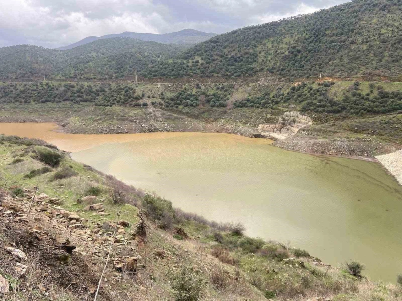 Bayındır&rsquo;da yağmur bereketi: Zeytinova Barajı&rsquo;nda su seviyesi arttı
