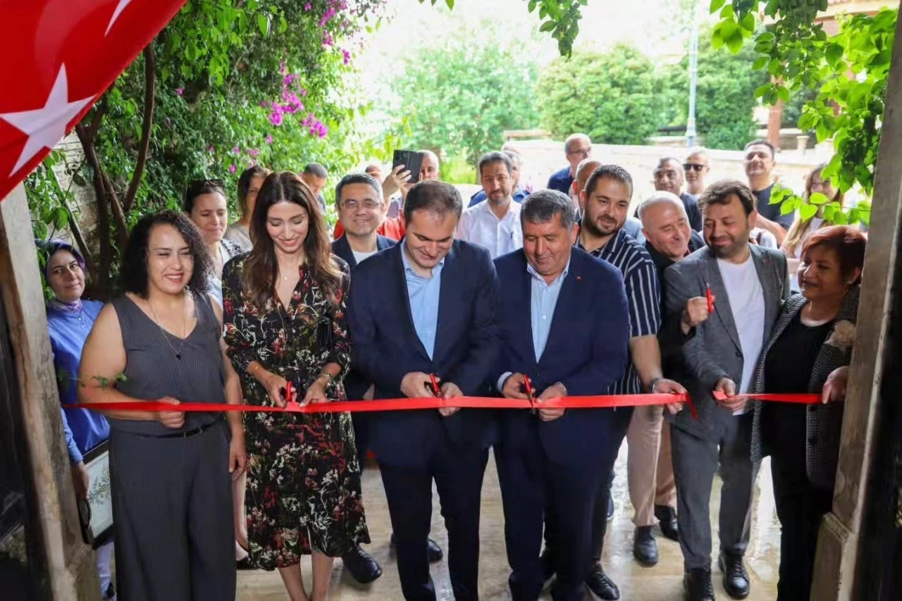 Bayındır Halk Eğitim Merkezi yıl sonu sergisi a&ccedil;ıldı
