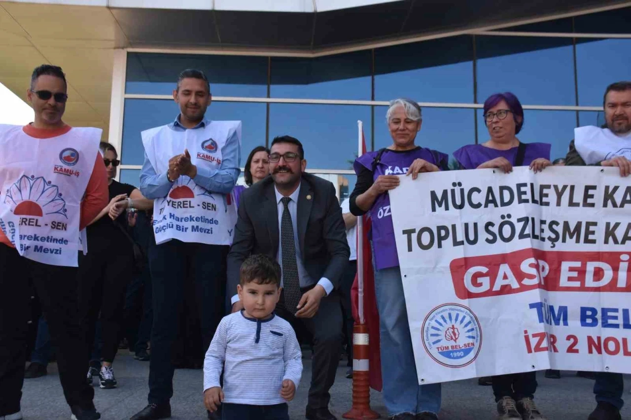 Bayraklı Belediyesi&rsquo;nde memurların hak arayışı s&uuml;r&uuml;yor
