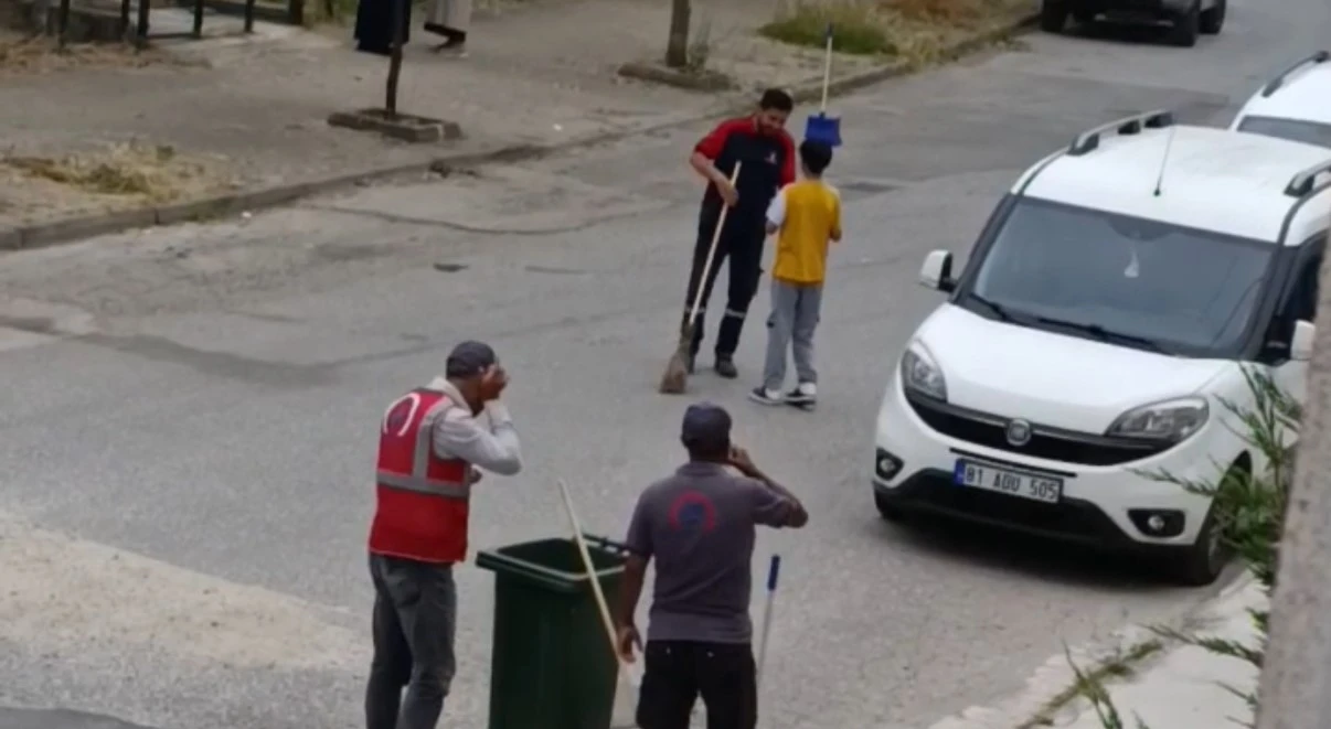 Bayram günü yürekleri ısıtan çocuk
