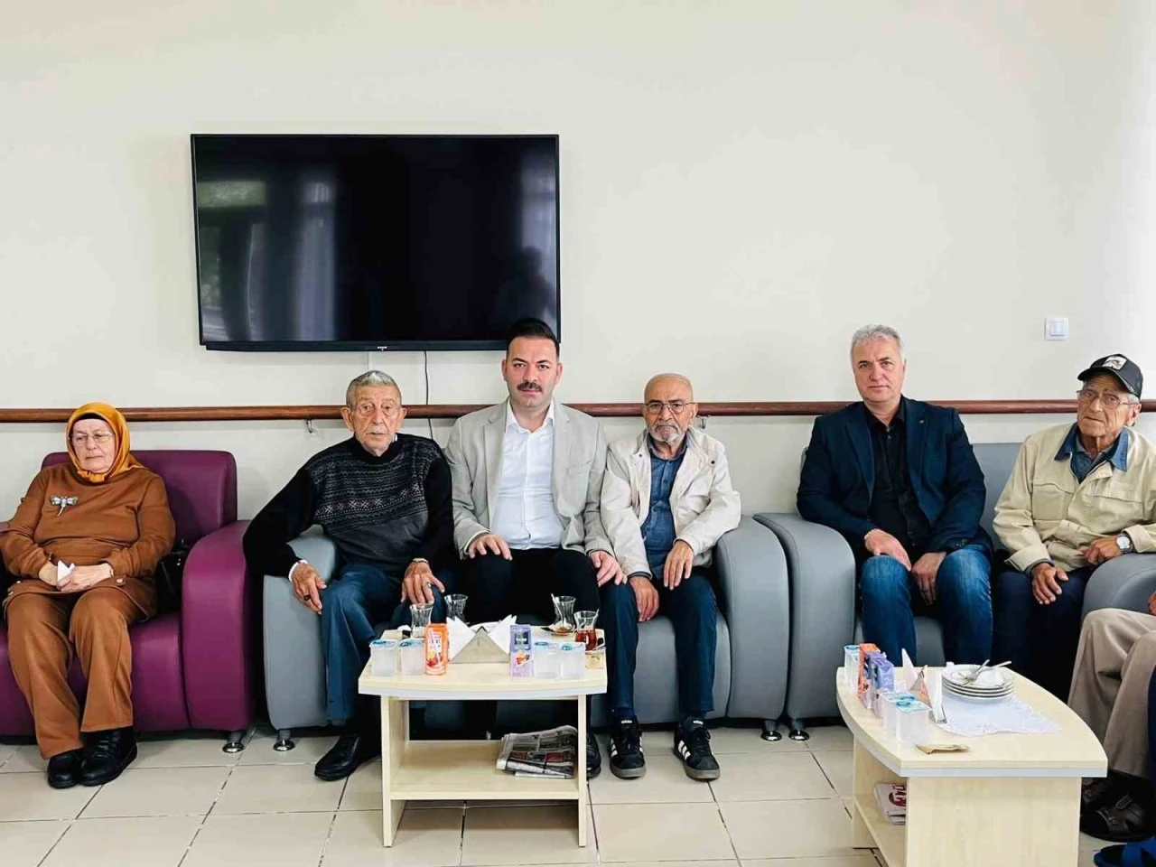 Bayramda huzurevi sakinleri unutulmadı
