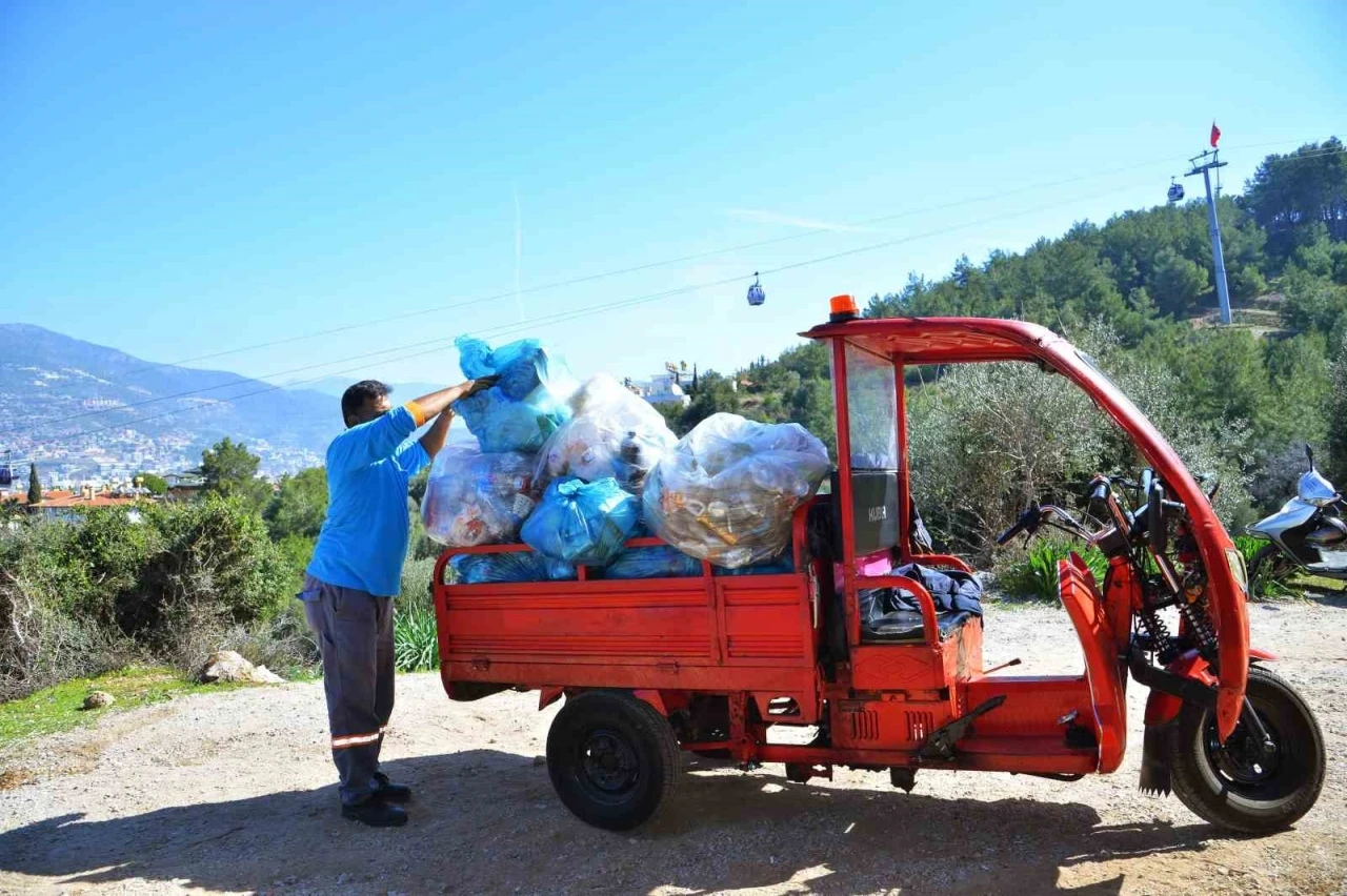Bayramda tatilciler Alanya’ya 5 bin ton atık bıraktı
