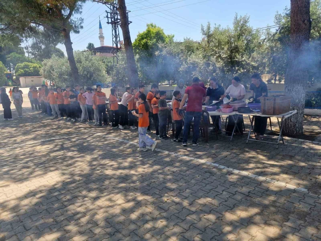 Bayramın bereketi okul bah&ccedil;esine taşındı
