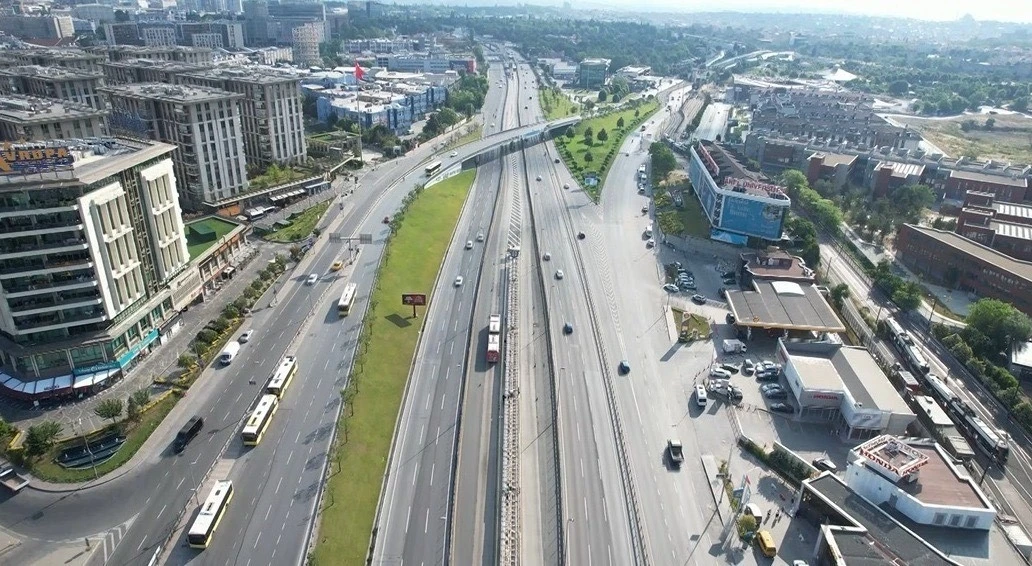 Bayramın ikinci gününde yollar boş kaldı
