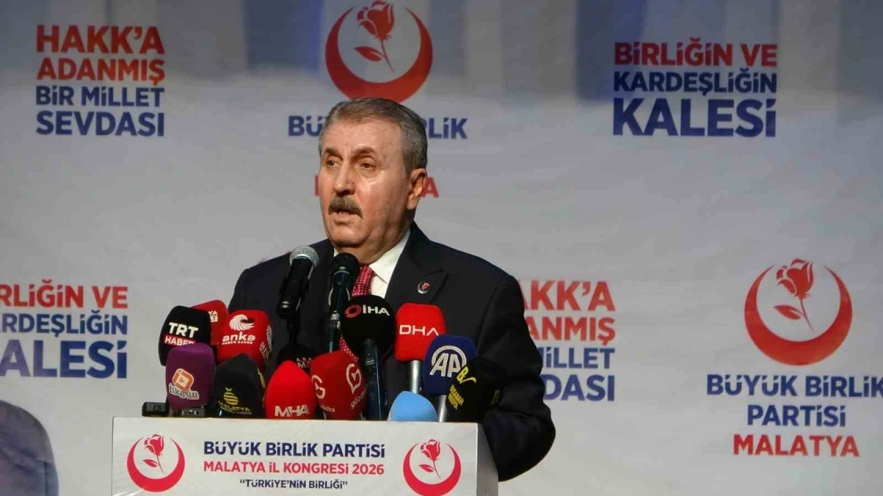 BBP Genel Başkanı Destici: "Deprem b&ouml;lgeleri ayağa kalkıyor, devletimiz g&uuml;&ccedil;l&uuml;d&uuml;r"
