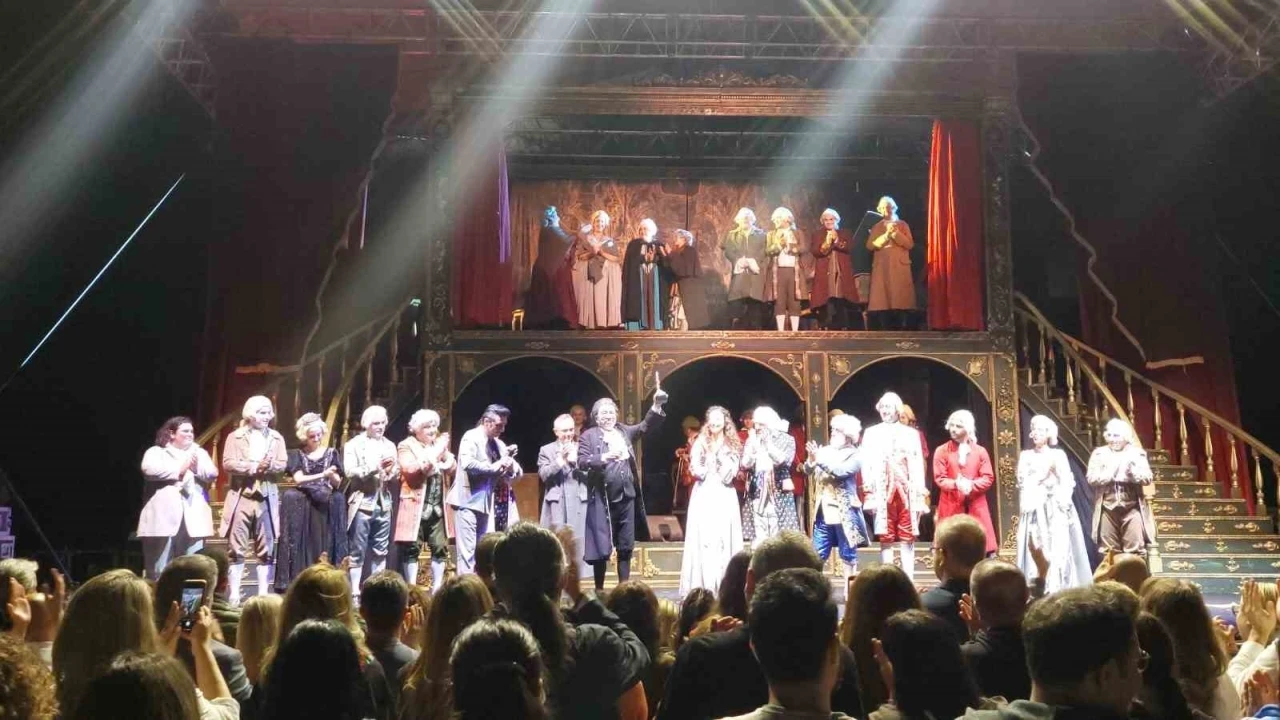 Bedia Muvahhit ’En İyi Dış Yapım Ödülü’ Amadeus’un

