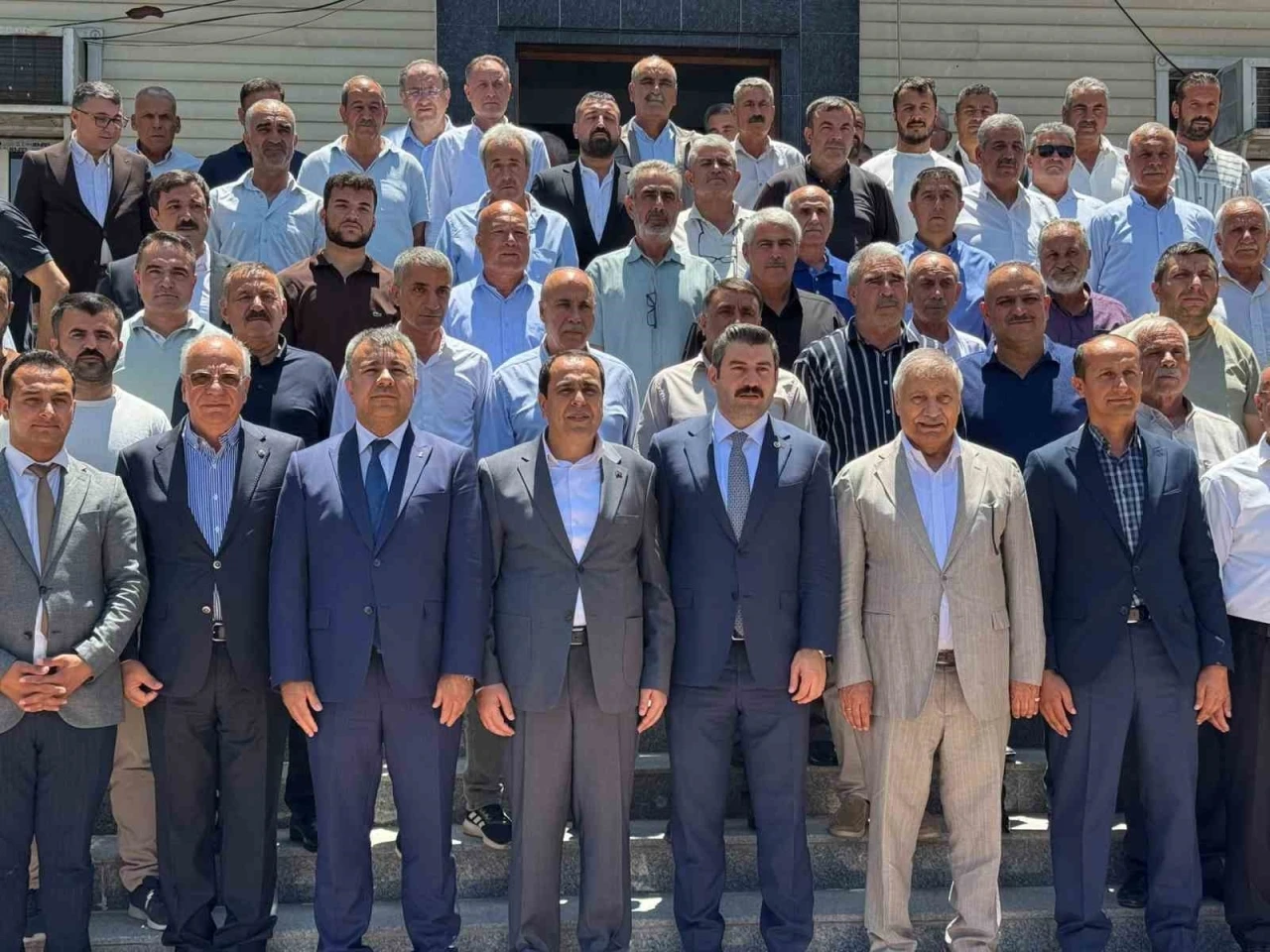 Belediye başkanı vekillerden hizmet i&ccedil;in destek istedi
