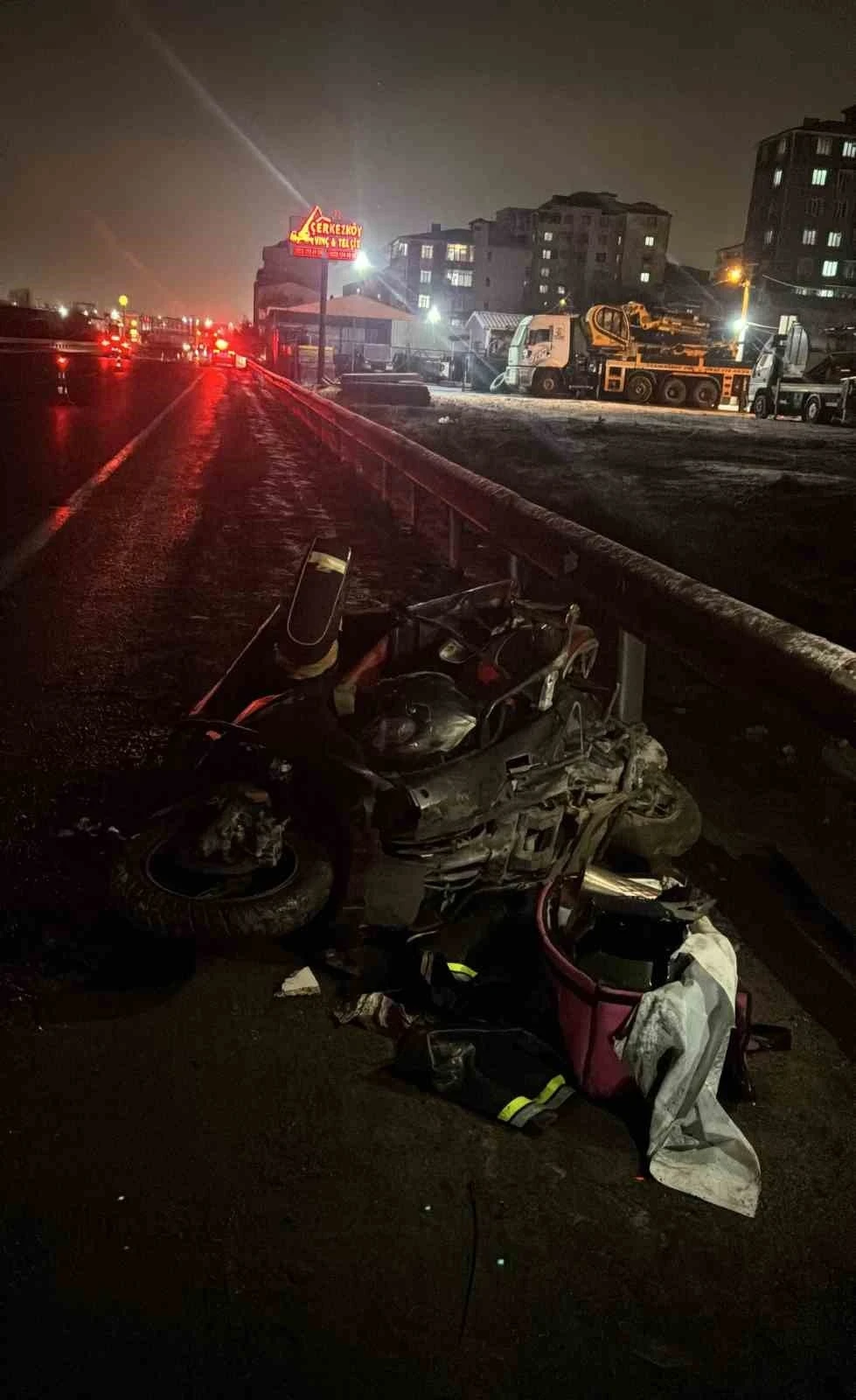 Belediye otobüsünün çarptığı motosikletli hayatını kaybetti
