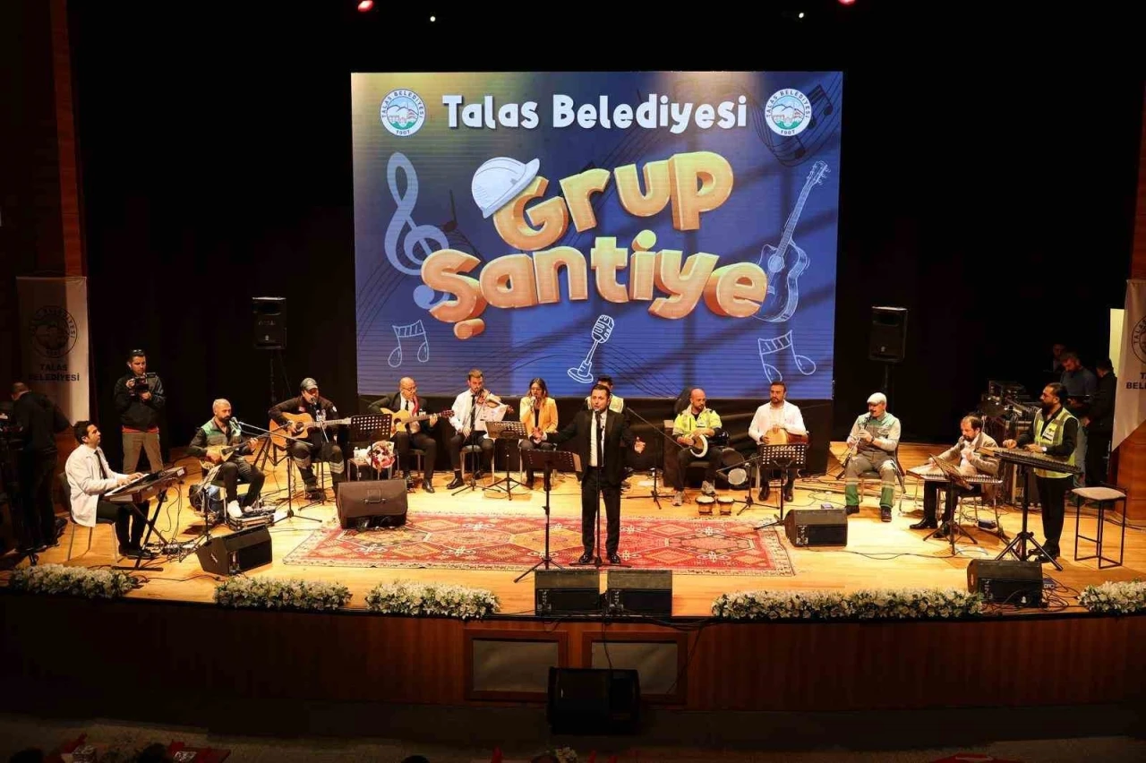 Belediye personeli 1 Mayıs’ta kulakların pasını sildi
