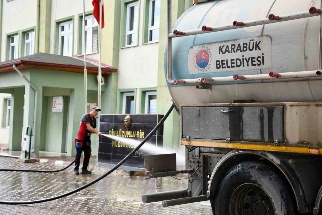 Belediyeden yeni eğitim yılı öncesi hijyen seferberliği
