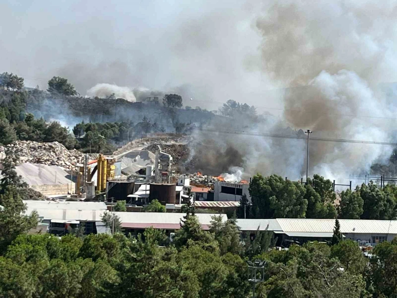 Belediyelerin çöpleri orman yangınına sebep oldu
