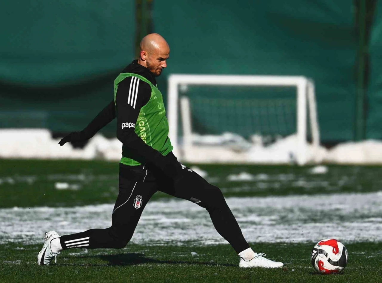 Beşiktaş, Antalya kampı &ouml;ncesi son idmanını İstanbul&rsquo;da yaptı
