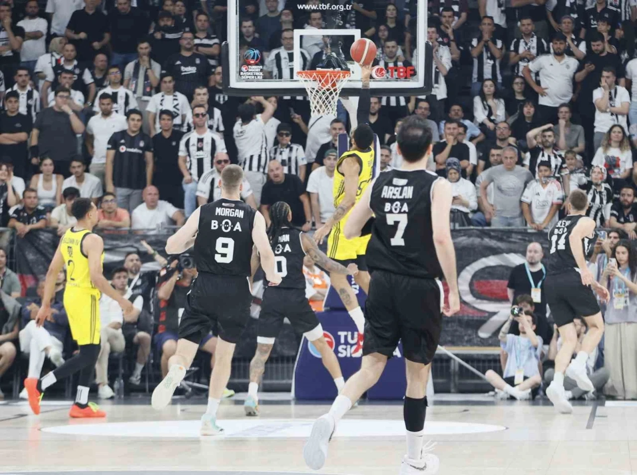 Beşiktaş, final serisinde durumu 2-1’e getirdi
