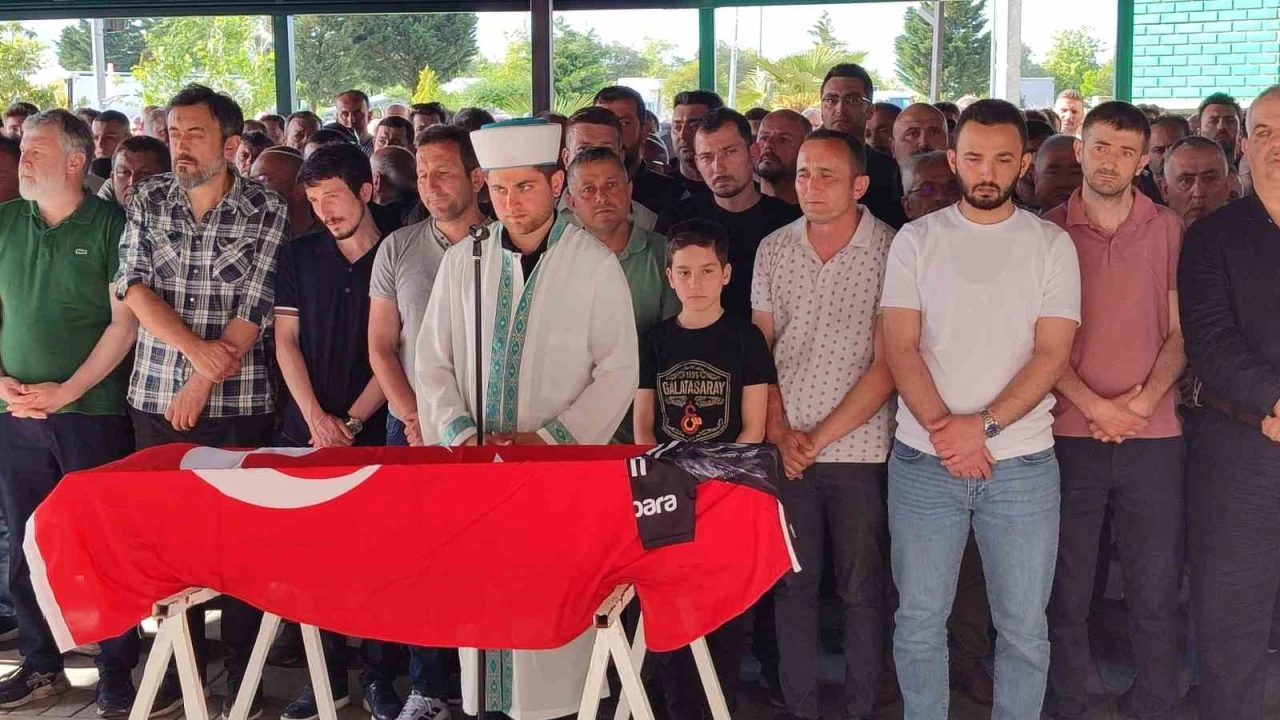 Beşiktaş formalı küçük Eymen’e hüzünlü veda
