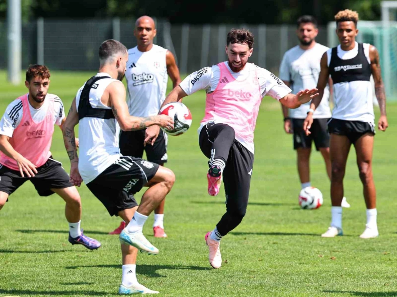 Beşiktaş, günü iki antrenmanla tamamladı
