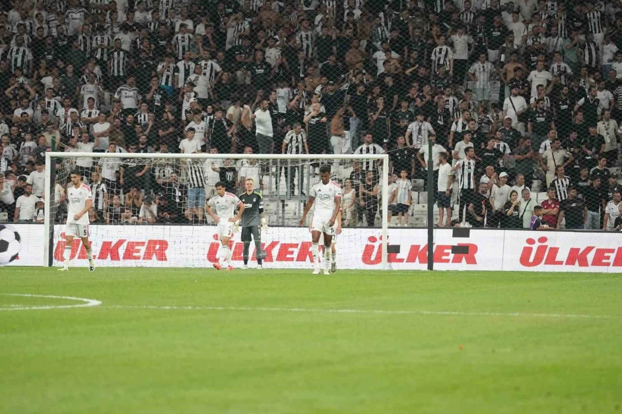Beşiktaş ilk resmi maçında mağlup
