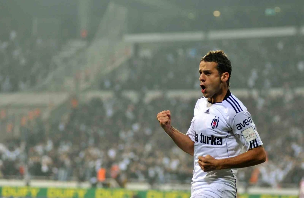 Beşiktaş’ın eski golcüsü Bobo’dan, Fenerbahçe derbisi yorumu

