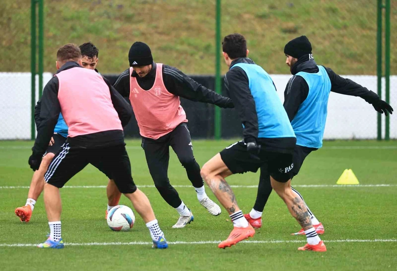 Beşiktaş, kondisyon ve taktik çalıştı

