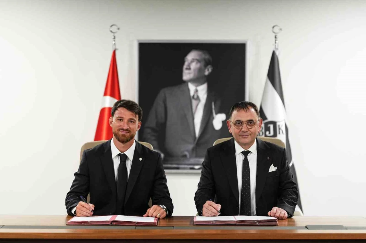 Beşiktaş, Salih &Ouml;zcan ile 3+1 yıllık s&ouml;zleşme imzaladı
