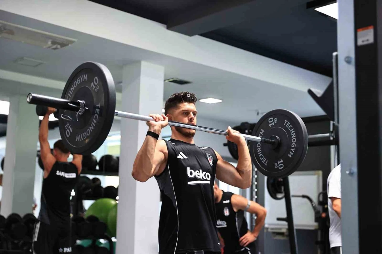 Beşiktaş, salonda çalıştı
