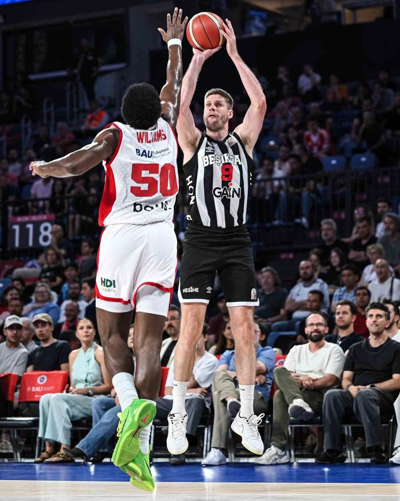 Beşiktaş, seriyi son ma&ccedil;a taşıdı
