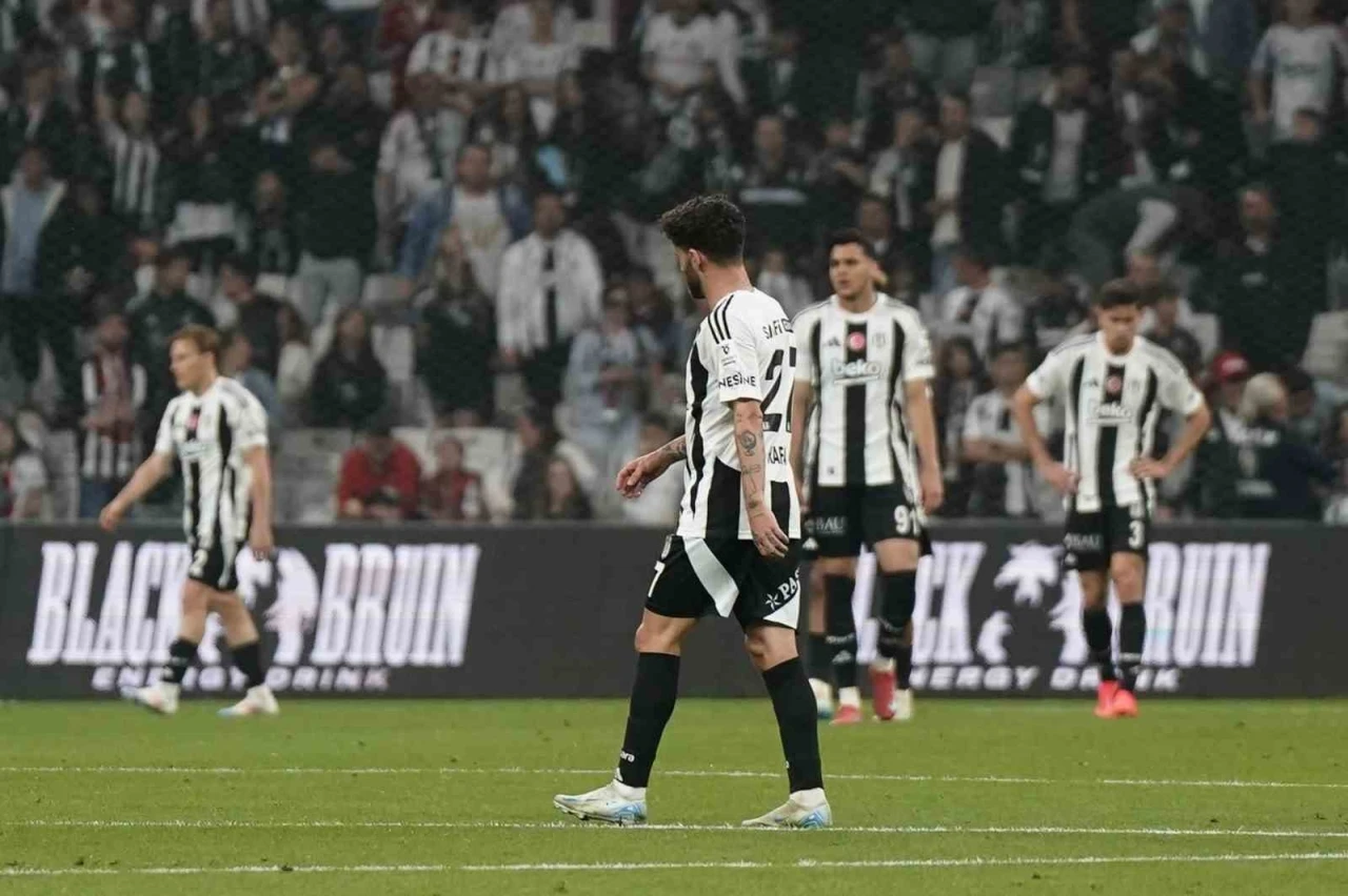 Beşiktaş son iç saha maçından mağlubiyetle ayrıldı
