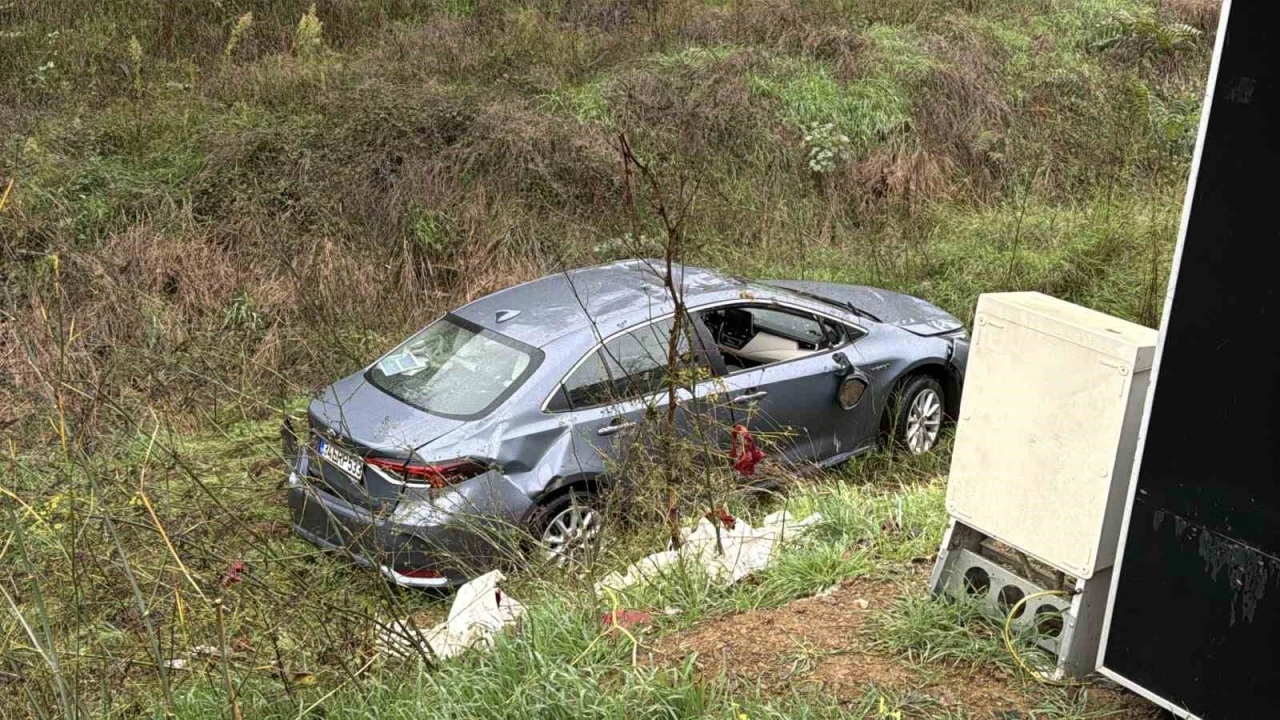 Beşiktaş’ta takla atan araç şarampole uçtu: Sürücü yaralandı
