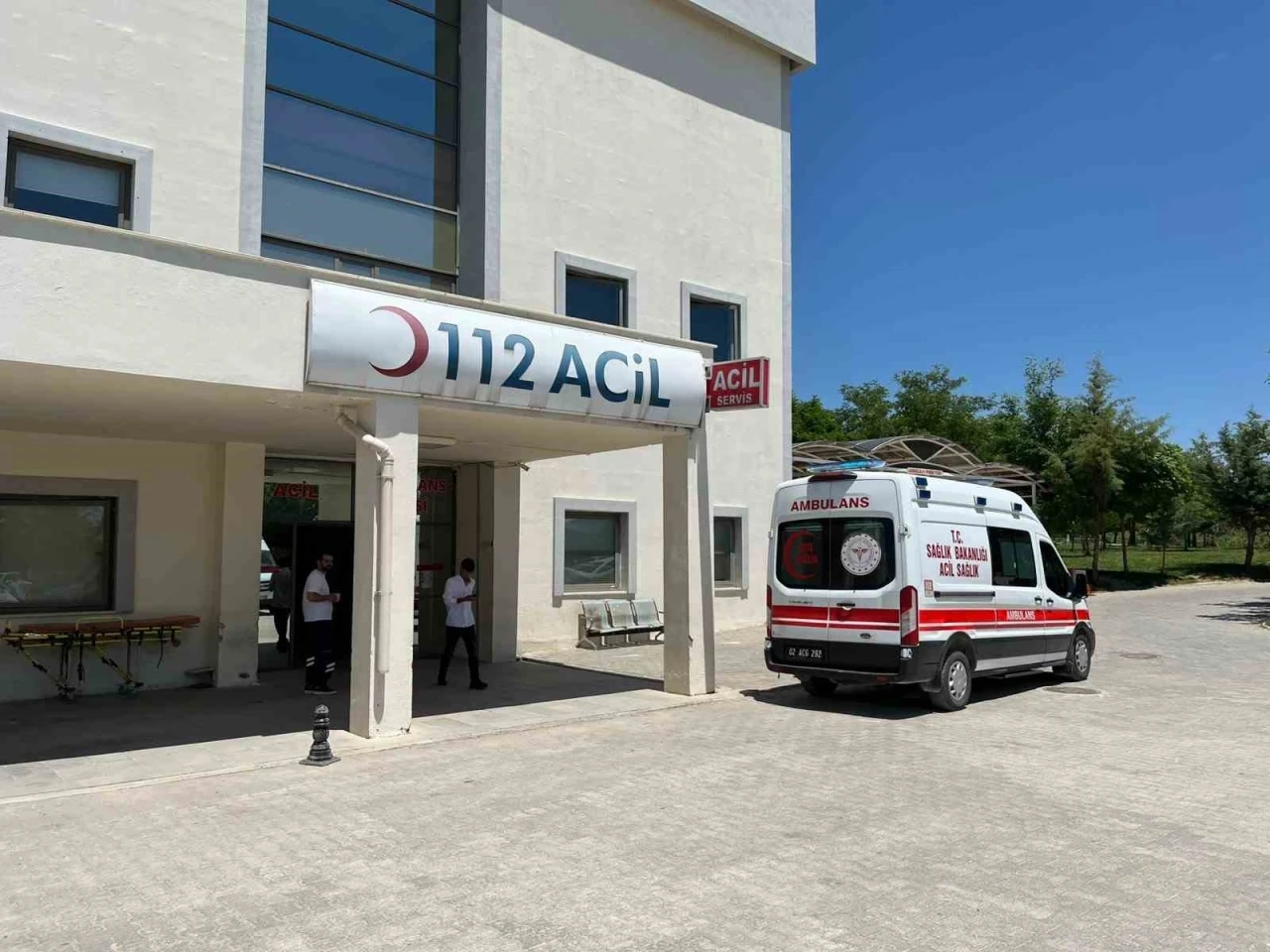 Besni&rsquo;de otomobil şarampole yuvarlandı: 2 yaralı
