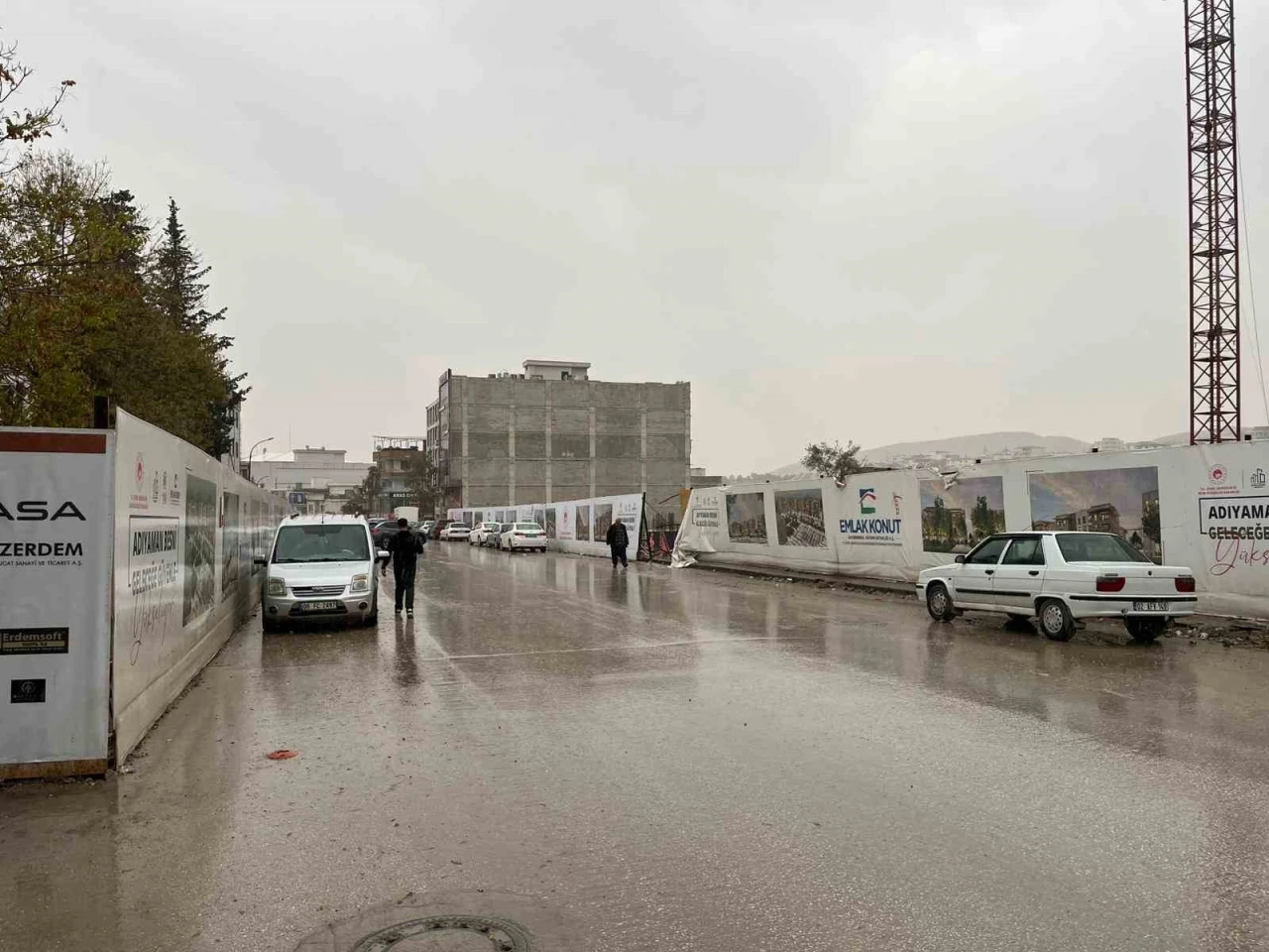 Besni’de sağanak yağış etkili oldu
