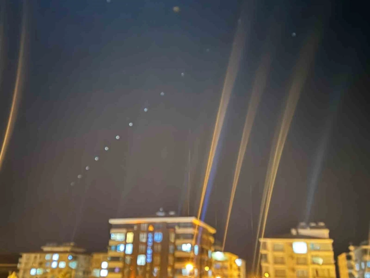 Besni semalarında starlink uyduları görüntülendi
