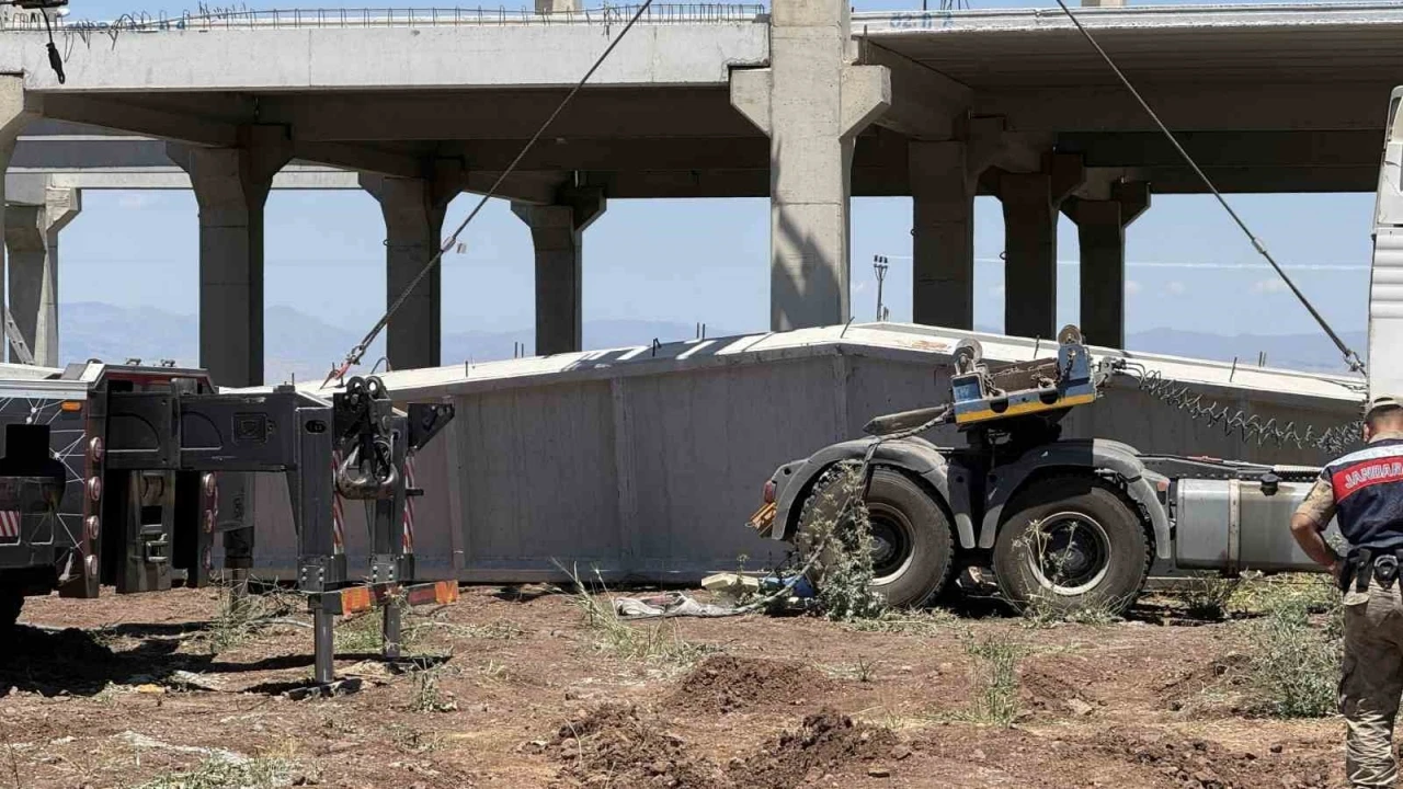 Beton blok altında kalan ikinci iş&ccedil;i, 3 g&uuml;nl&uuml;k yaşam m&uuml;cadelesini kaybetti
