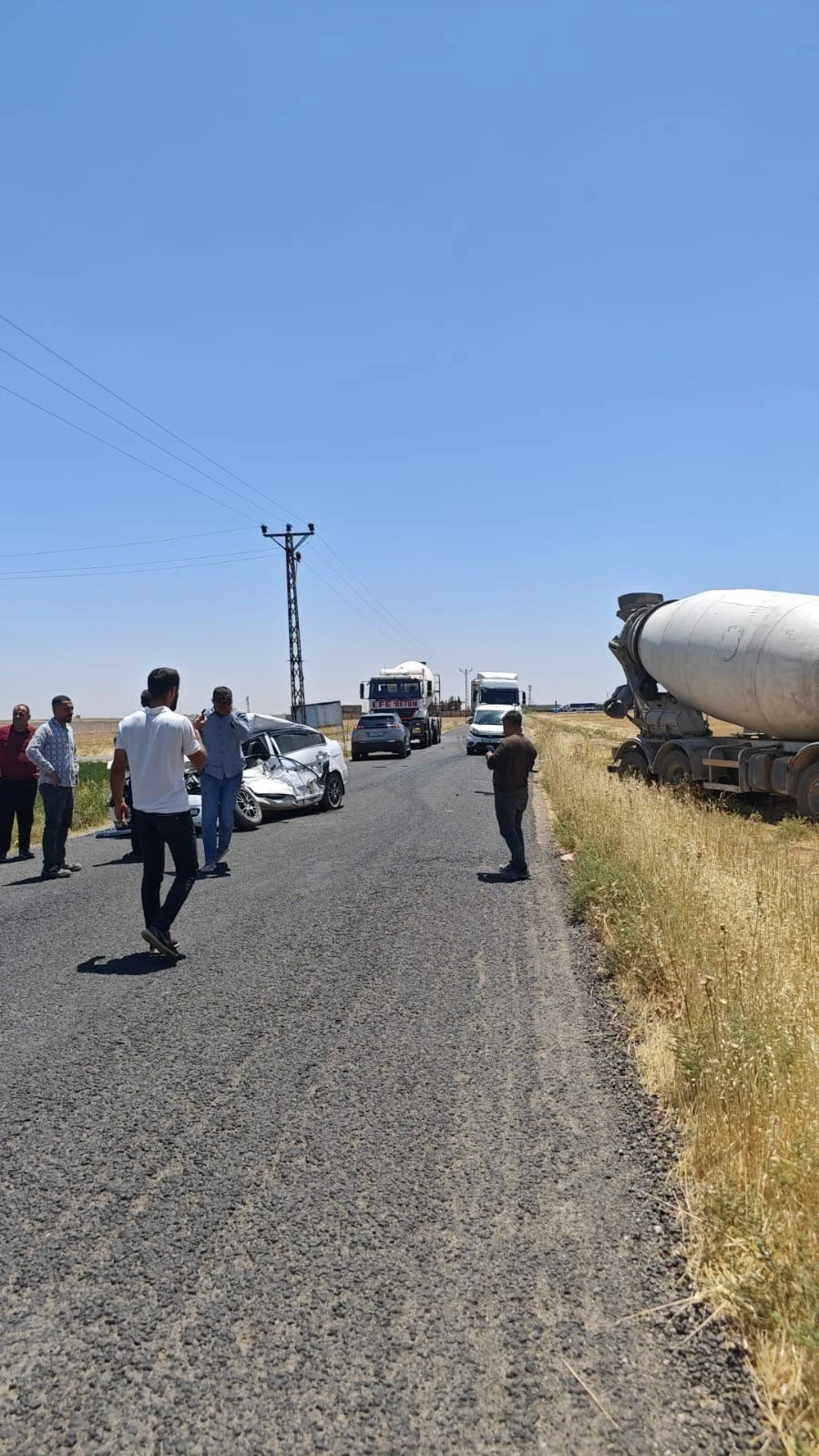 Beton mikseri ile otomobil çapıştı: 2 ölü, 1 yaralı

