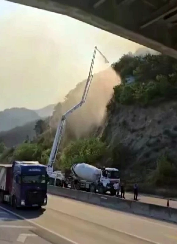 Beton mikseri ve TOMA ile alevlere karşı mücadele
