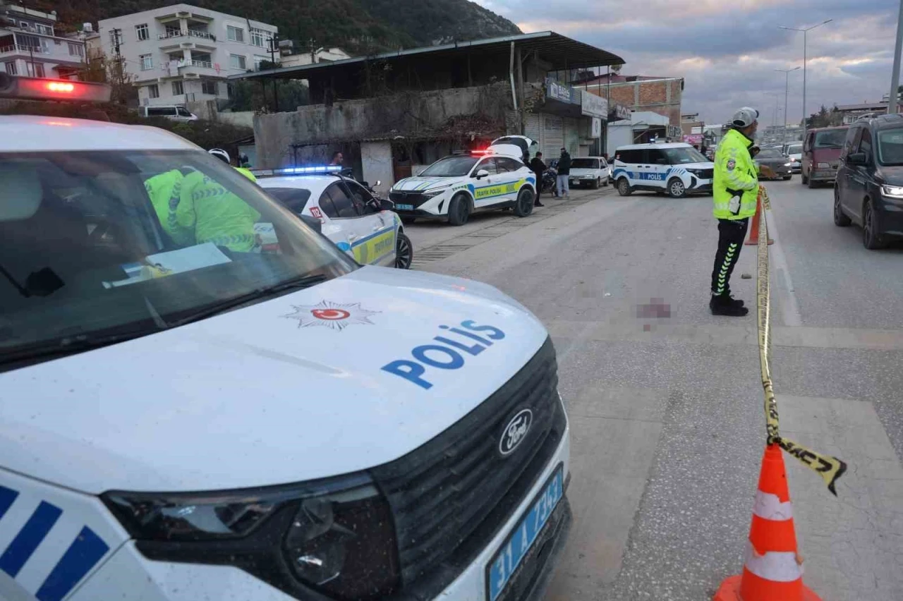 Beton mikserinin ezdiği motosikletteki 13 yaşındaki &ccedil;ocuk hayatını kaybetti, 2 kişi yaralandı
